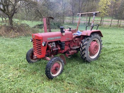 Traktor IHC D-324 Bj. 1958 mit Messerbalken