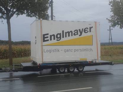 Bild 9:Transporte aller Art