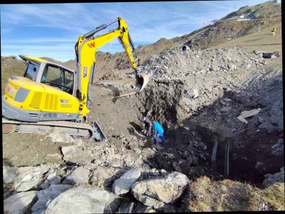 Bild 5:Erdbewegungen, Baggerarbeiten, Wegebau, Transporte