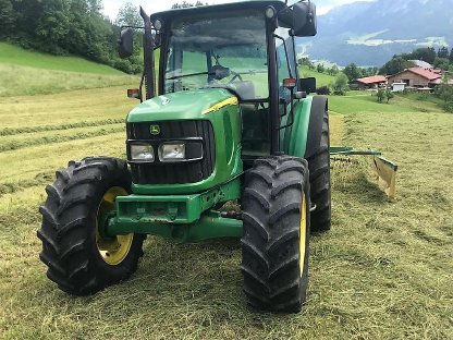 John Deere 5720