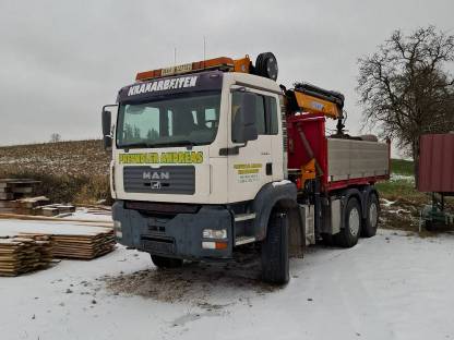 Lkw mit LADEKRAN