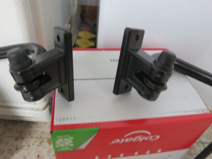 Bild 3:Außenspiegel li. u. re. mit Halterung, neu