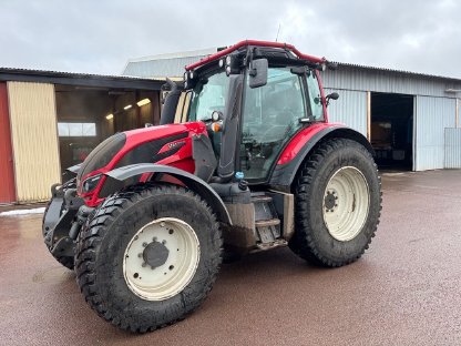 Traktor Valtra N154E