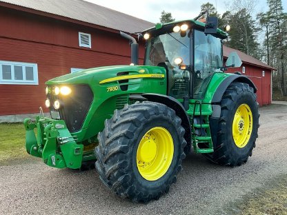 Traktor John Deere 7930 mit Frontlift