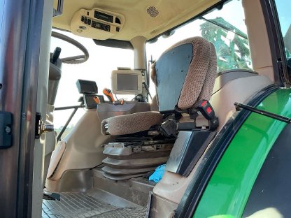 Bild 7:Traktor John Deere L001 6210R