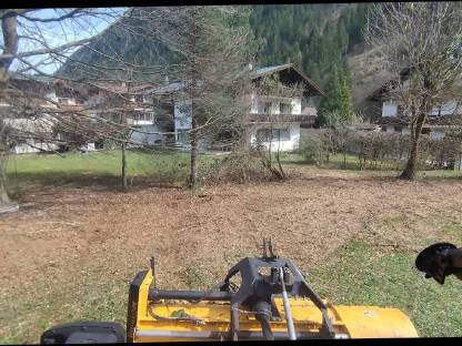 Bild 6:Mulchen, Landschaftspflege