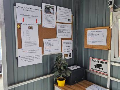 Bild 5:Hühner, Wachteln, Holz, Eier, diverse