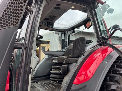 Bild 6:Traktor Valtra N154E