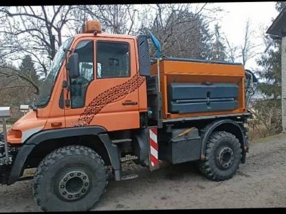 Unimog U400 plus Streuer