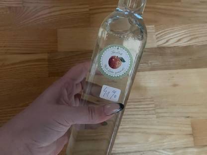 Bild 3:Verschiedene Schnäpse selbstgebrannt