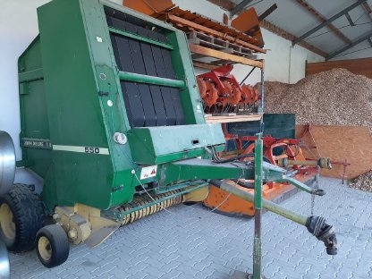 Rundballenpresse John Deere 550