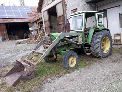 John Deere 2130