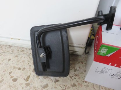 Bild 5:Außenspiegel li. u. re. mit Halterung, neu