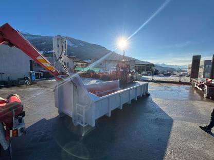 Bild 3:Container Kies/Schottercontainer hydr. Klappbare Rückwand