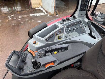 Bild 8:Traktor Valtra N154E