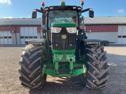 Bild 6:Traktor John Deere L001 6210R