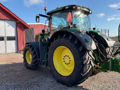 Bild 3:Traktor John Deere L001 6210R