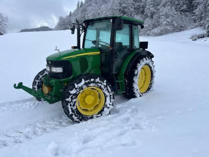 John Deere 5820