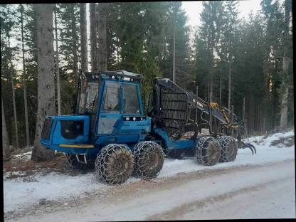 Forwarder Bruun 7620 F mit Tieflader