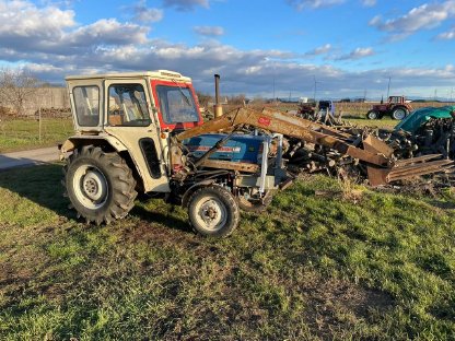 Kleintraktor Ford 3000 mit Hauer Frontlader und Kulturräder