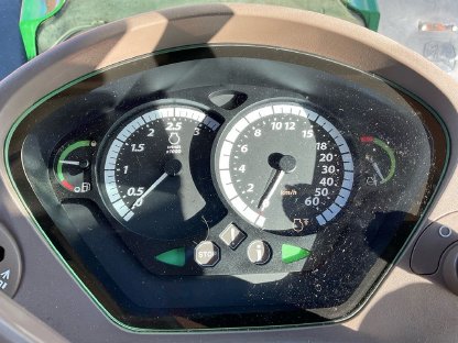 Bild 9:Traktor John Deere L001 6210R