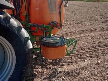 Bild 4:Amazone Feldspritze 15 m