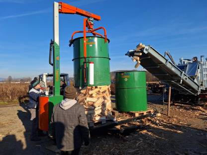 Bild 5:Lohnspalten mit Binderberger Sägespaltautomat
