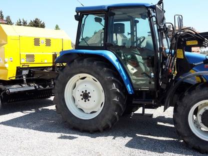 Bild 2:Rundballenpressen