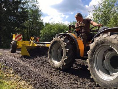 Bild 2:Rent a Grader: Unkomplizierte Wegeplflege von THOMAS HOLZER