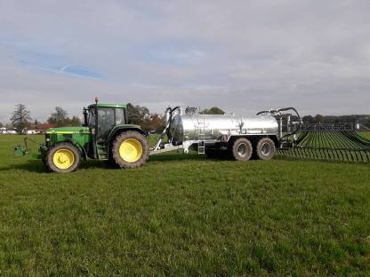 Bild 2:Mietfass 12.000 l mit 15 m Schleppschuh ab € 1,50 / cbm