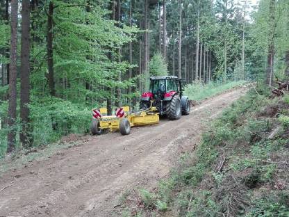 Bild 3:Rent a Grader: Unkomplizierte Wegeplflege von THOMAS HOLZER