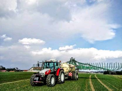 Bild 2:Gülleausbringung