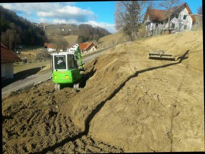 Bild 4:Dumper 4t und Baggerarbeiten 3.6t