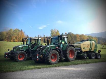 Bild 2:Rundballen pressen