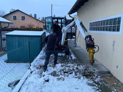 Bild 3:Baggerarbeiten und Erdbewegung