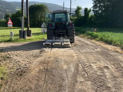 Bild 2:Forststraßen- u. Güterwegesanierung Flächenplanie