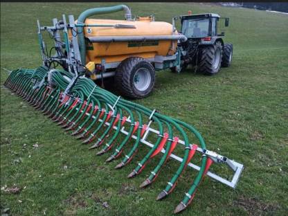 Bild 4:Gülleausbringung bodennah Schleppschuhverteiler Zunhammer