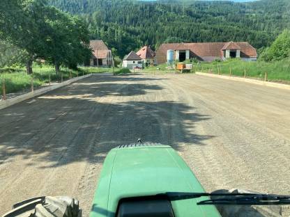 Bild 3:Forststraßen- u. Güterwegesanierung Flächenplanie