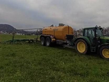 Bild 9:Gülleausbringung bodennah Schleppschuhverteiler Zunhammer