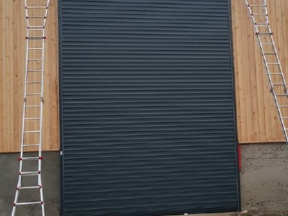 Bild 8:Garagen-, Industrie-, Roll-, Hallentor - Windschutzsysteme