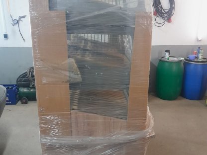 Bild 2:Gebäckvitrine