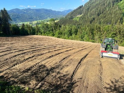 Bild 3:Fräs- und Rekultivierungsarbeiten