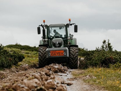 Bild 2:Fräs- und Rekultivierungsarbeiten