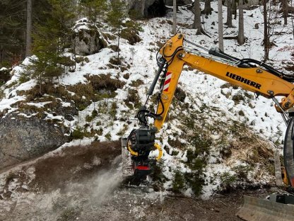 Bild 6:Fräs- und Rekultivierungsarbeiten