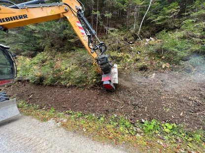 Bild 3:Böschungspflege und Böschungssanierungen