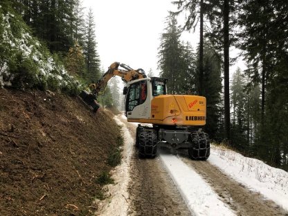 Bild 8:Fräs- und Rekultivierungsarbeiten