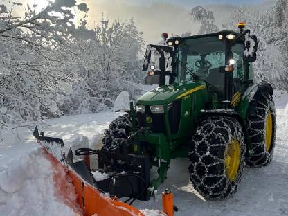 Bild 4:Kommunaldienstleistungen, Böschungsmulchen, Baum- Ast- & Hec