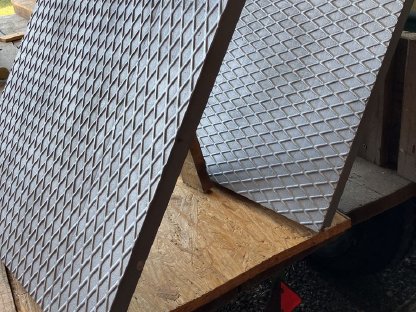 Bild 7:Biete 2 Stk. Stahl-Kanalschachtabdeckungen (verzinkt)