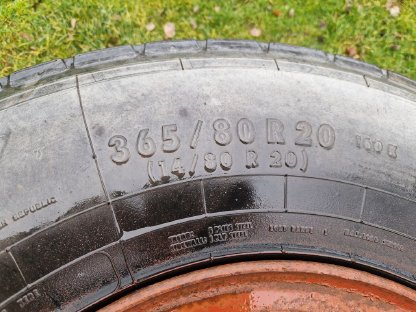 Bild 2:Reifen und Felgen 365/85 R20