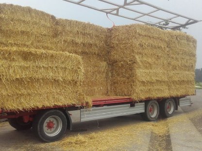 Bild 8:Heu, Luzerne und Stroh aus Ernte 2025, auch in BIO-Qualität